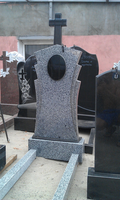 Памятник серый