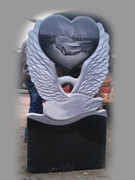 Памятник лебедь с гравировкой сзади
